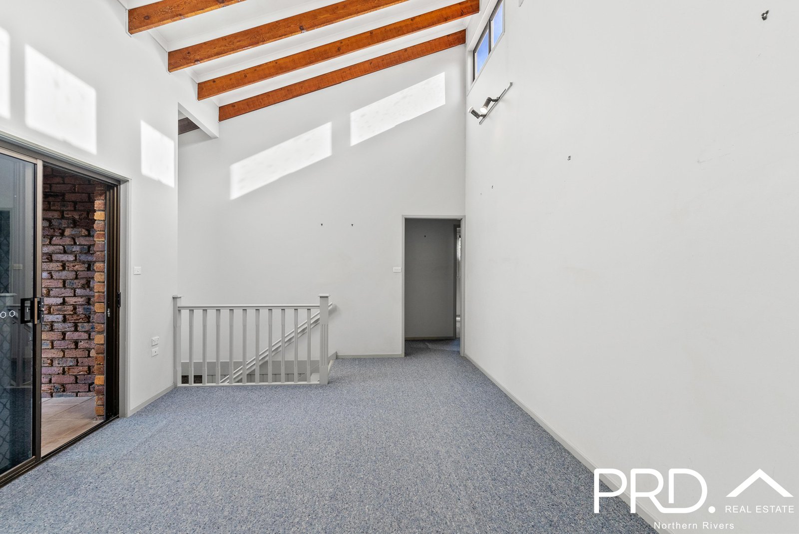 1 Whispering Valley Drive RICHMOND HILL 8