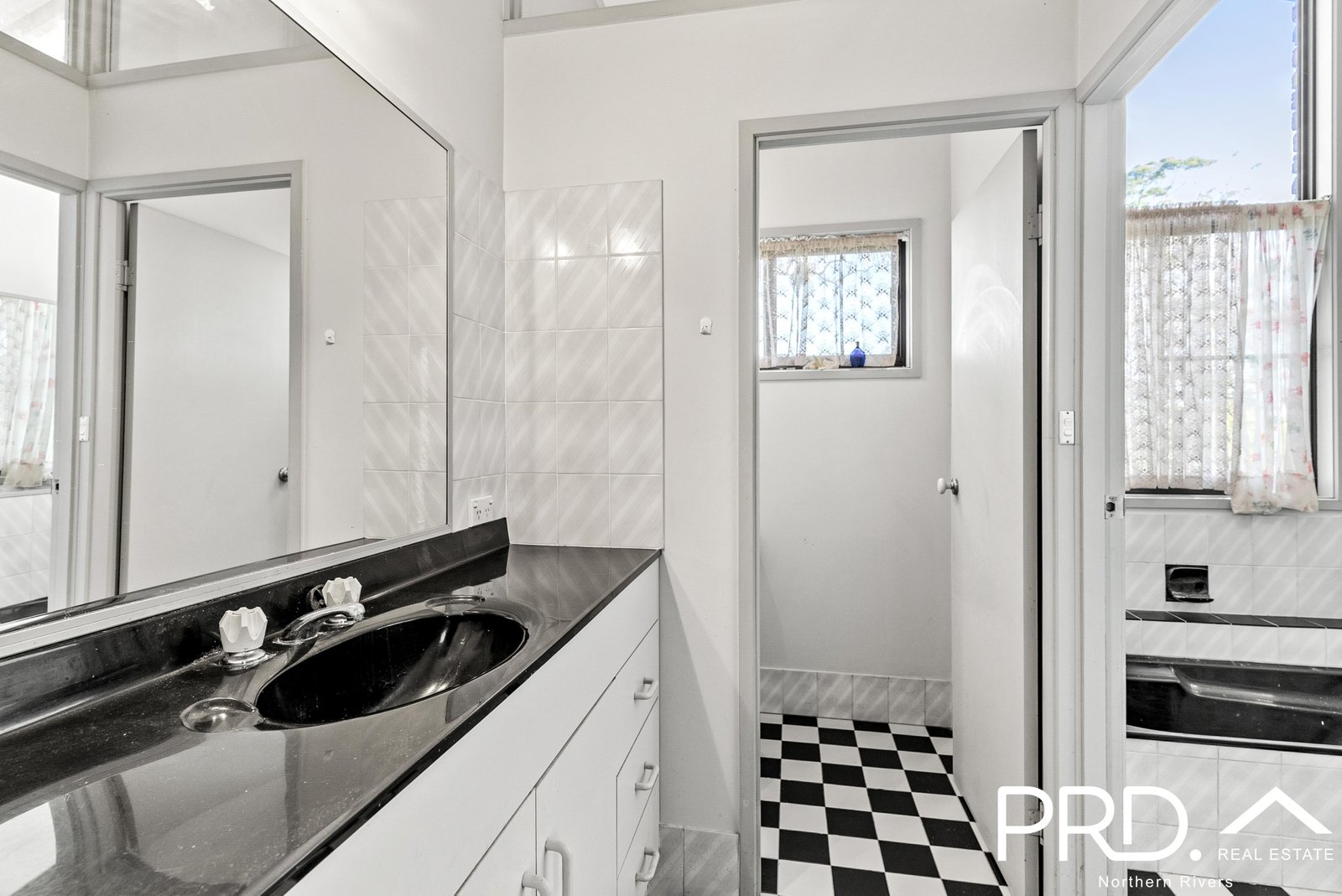 1 Whispering Valley Drive RICHMOND HILL 19