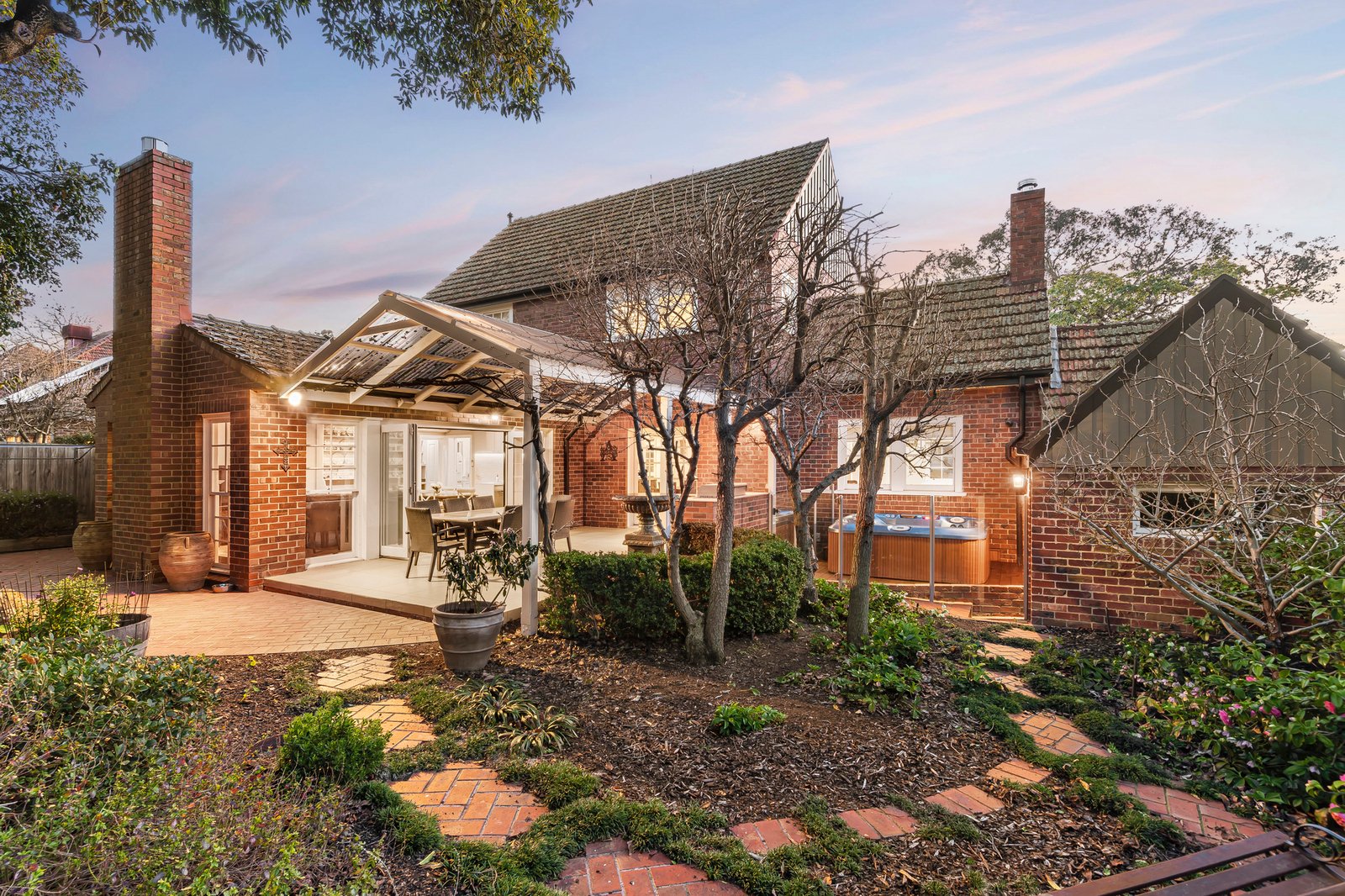 1 Willandra Avenue, Canterbury, Vic