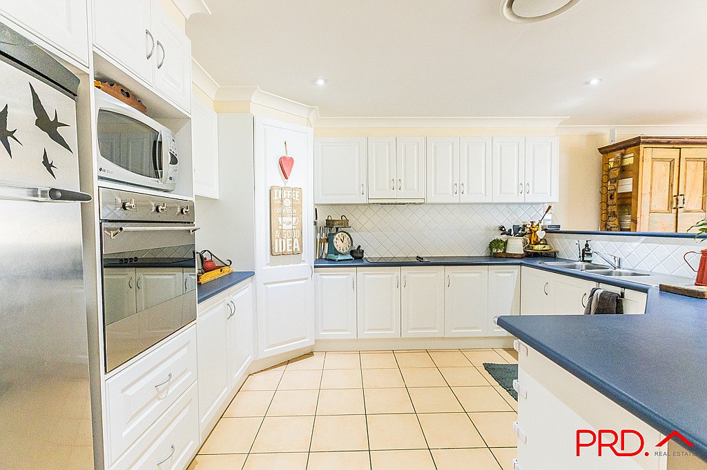1 Yarraga Place TAMWORTH 5