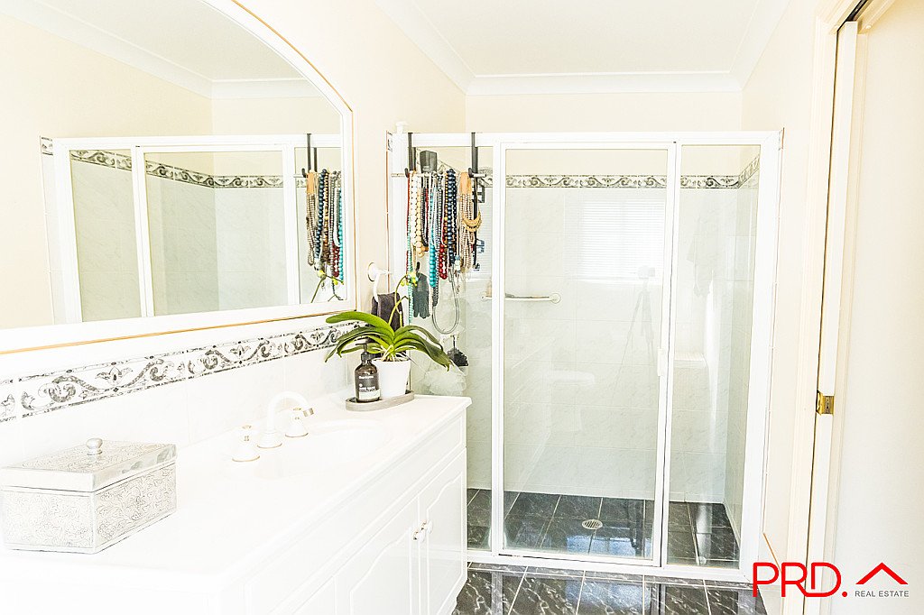 1 Yarraga Place TAMWORTH 12