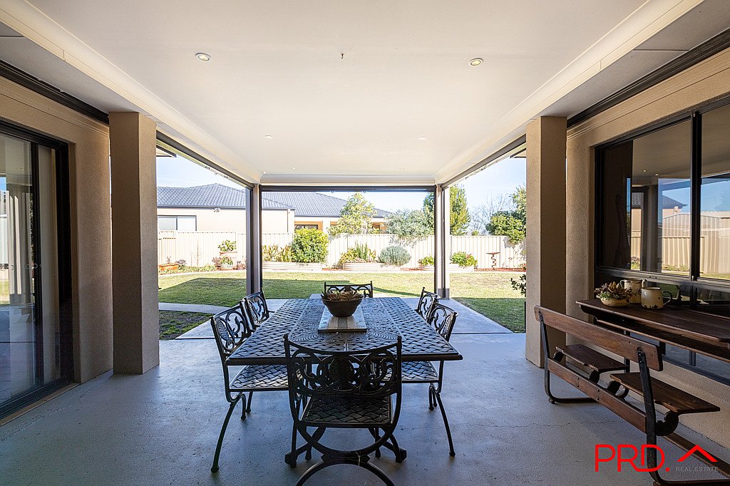 1 Yarraga Place TAMWORTH 18