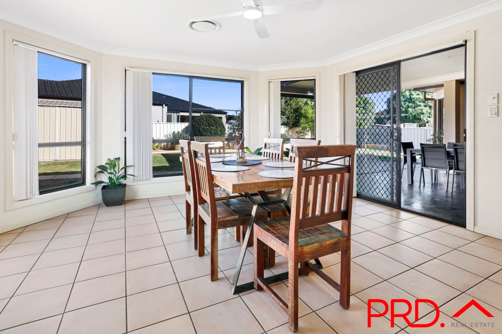 1 Yarraga Place TAMWORTH 5