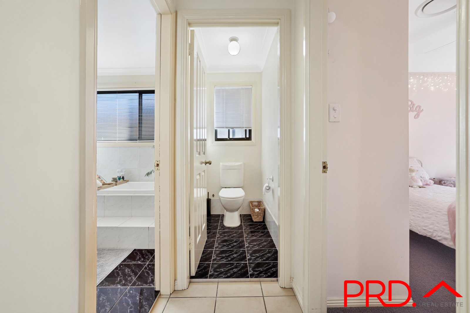 1 Yarraga Place TAMWORTH 8