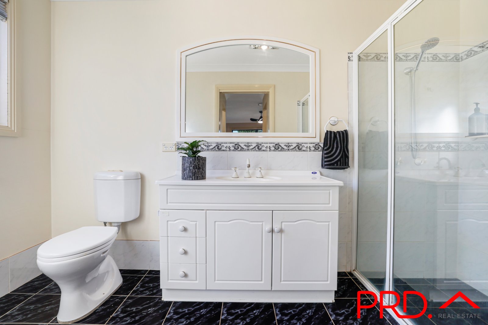 1 Yarraga Place TAMWORTH 13