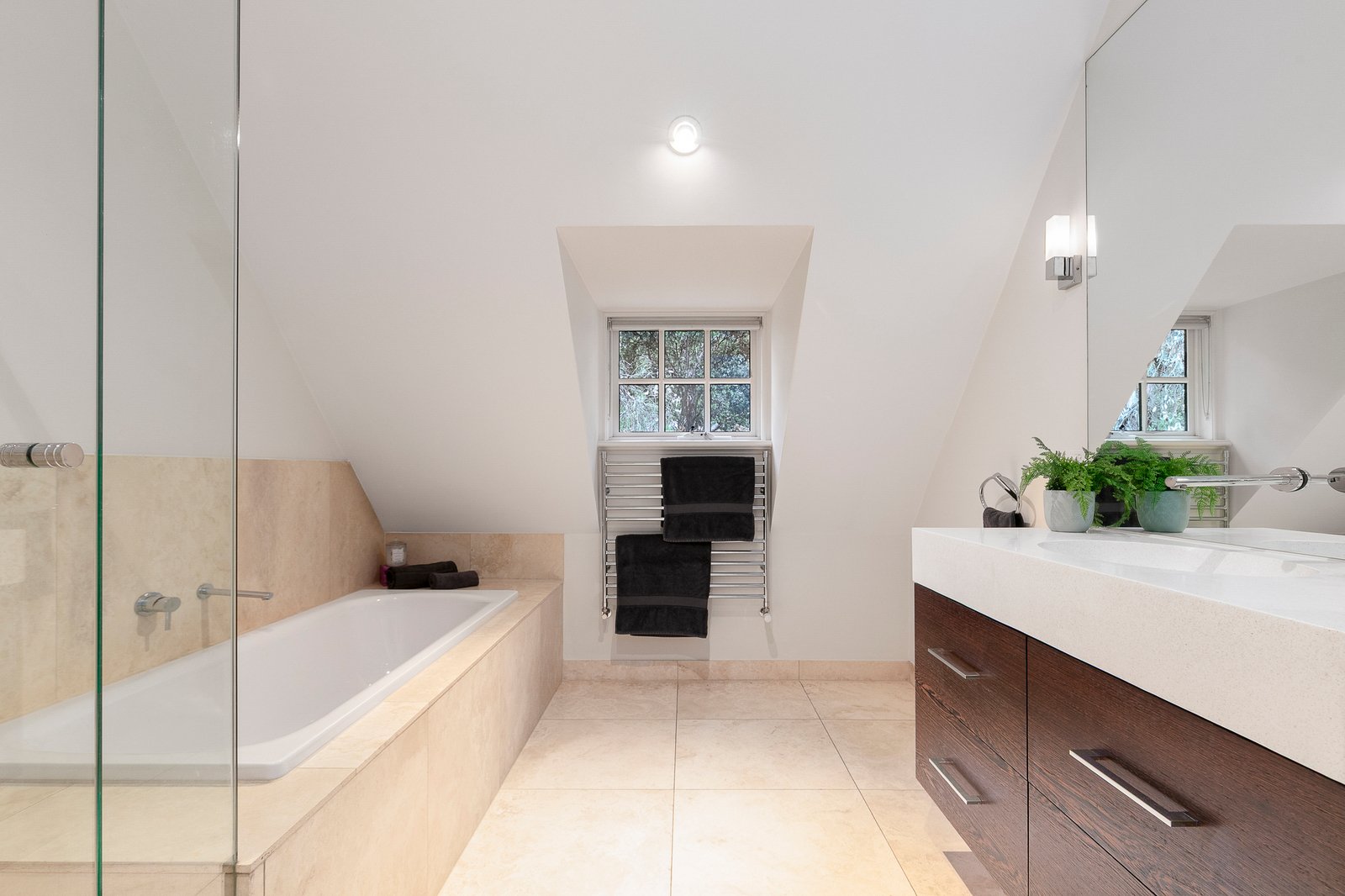 10 Acacia Avenue, Blackburn, 3130