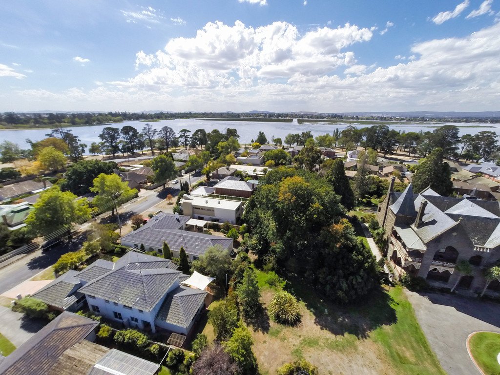 10 Alfred Street North LAKE WENDOUREE 2