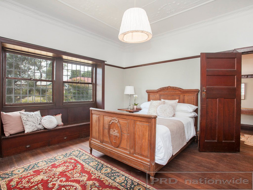 10 Allan Street LORN 7