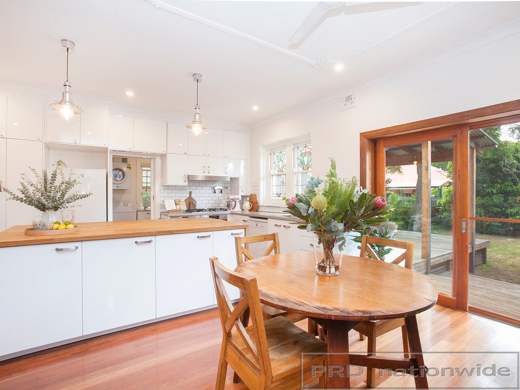 10 Allan Street LORN 13