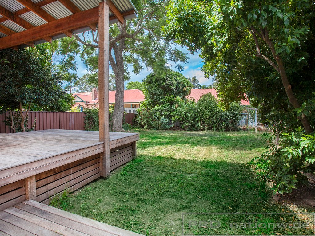 10 Allan Street LORN 17