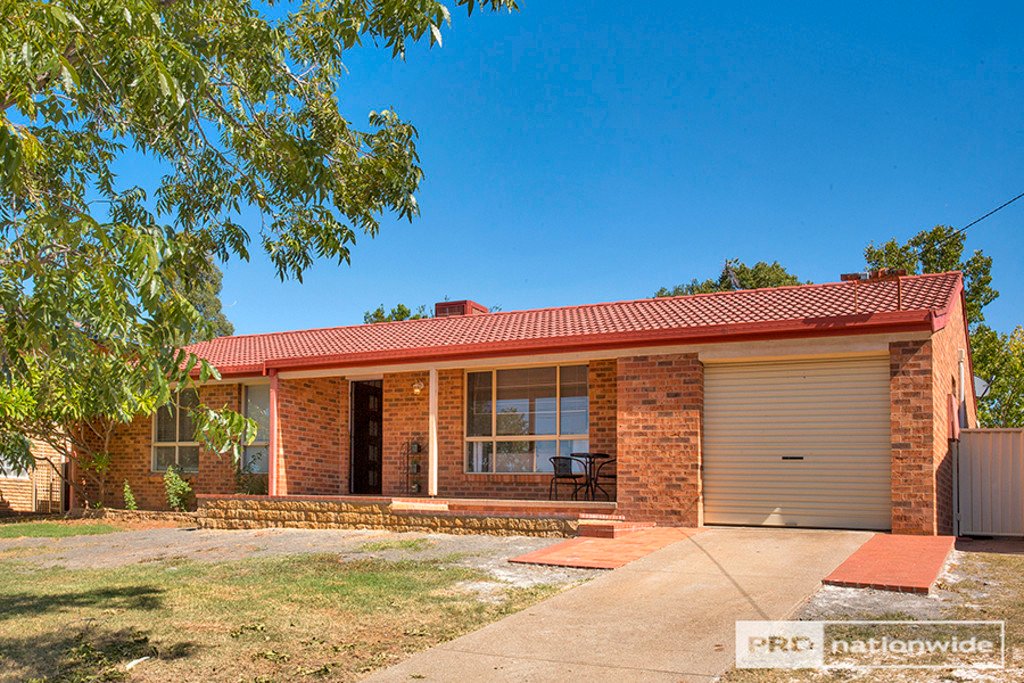 10 Andrew Avenue TAMWORTH 1