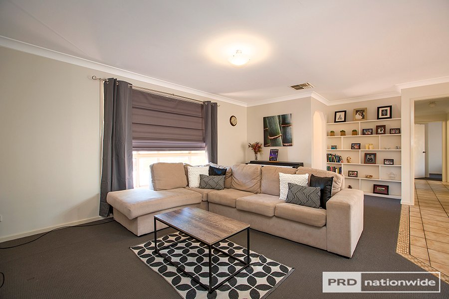10 Andrew Avenue TAMWORTH 4