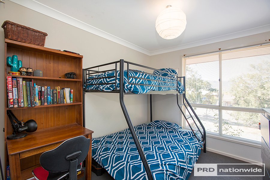 10 Andrew Avenue TAMWORTH 5
