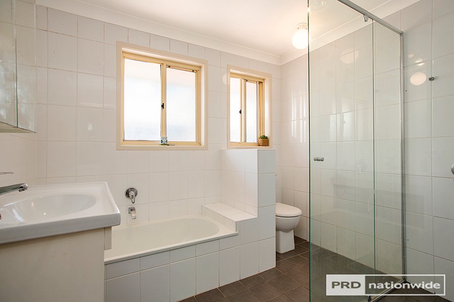10 Andrew Avenue TAMWORTH 8