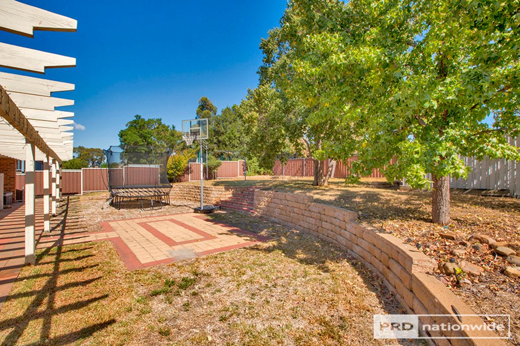 10 Andrew Avenue TAMWORTH 9