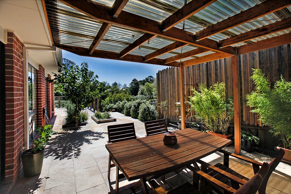 Real Estate and Property in 10 Arthur Court, Woodend, VIC