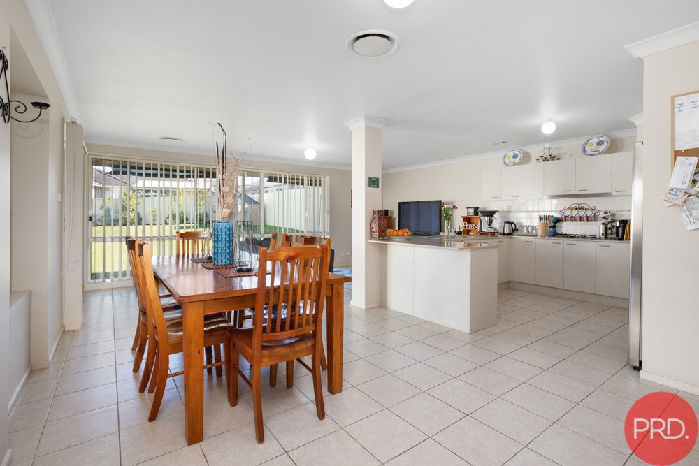 10 Avondale Drive THORNTON 7