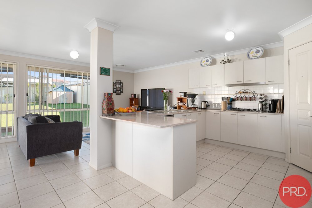 10 Avondale Drive THORNTON 8