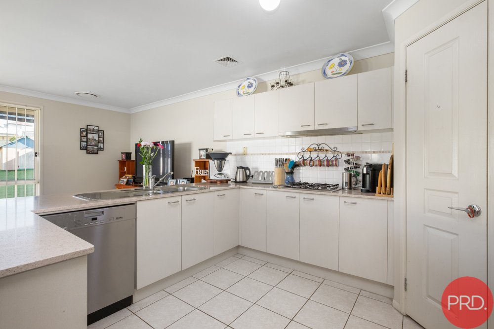 10 Avondale Drive THORNTON 9