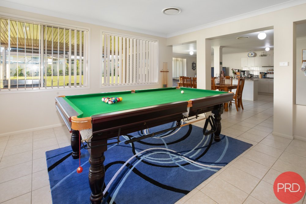 10 Avondale Drive THORNTON 12