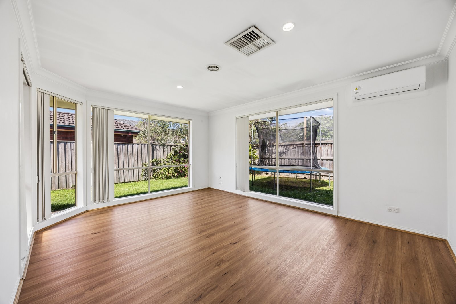Gallery: 10 Bangalow Way