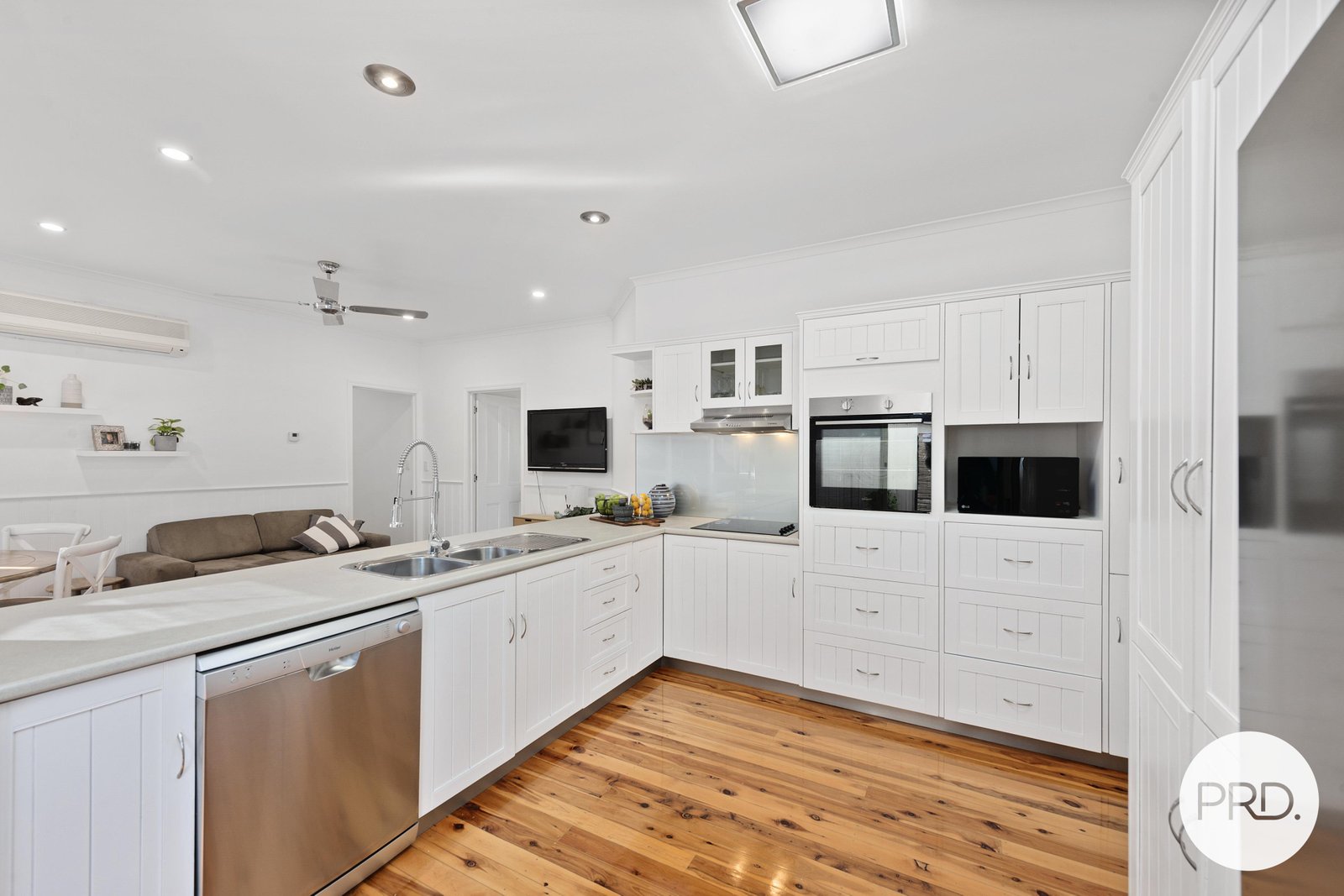 10 Banyule Drive DELACOMBE 3