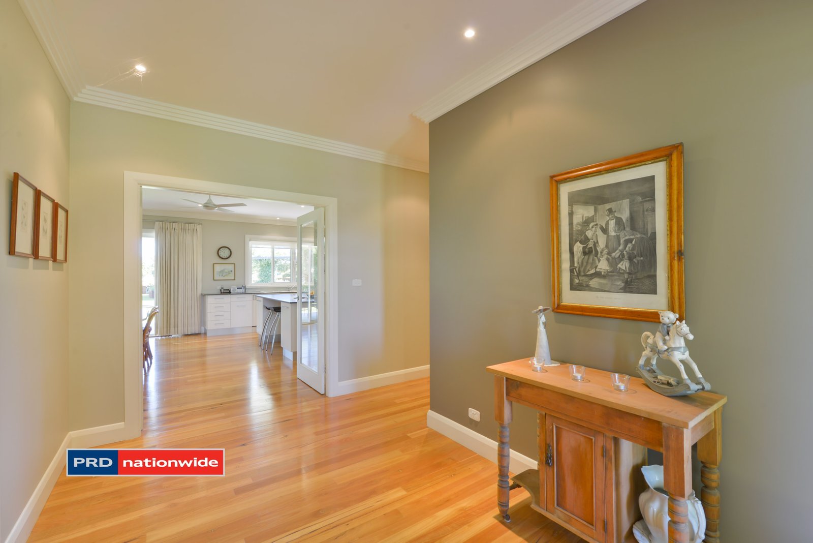 10 Barrington Drive TAMWORTH 5