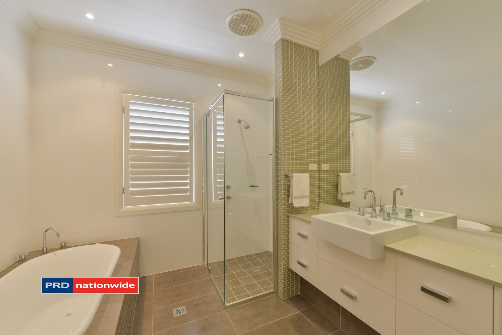 10 Barrington Drive TAMWORTH 9