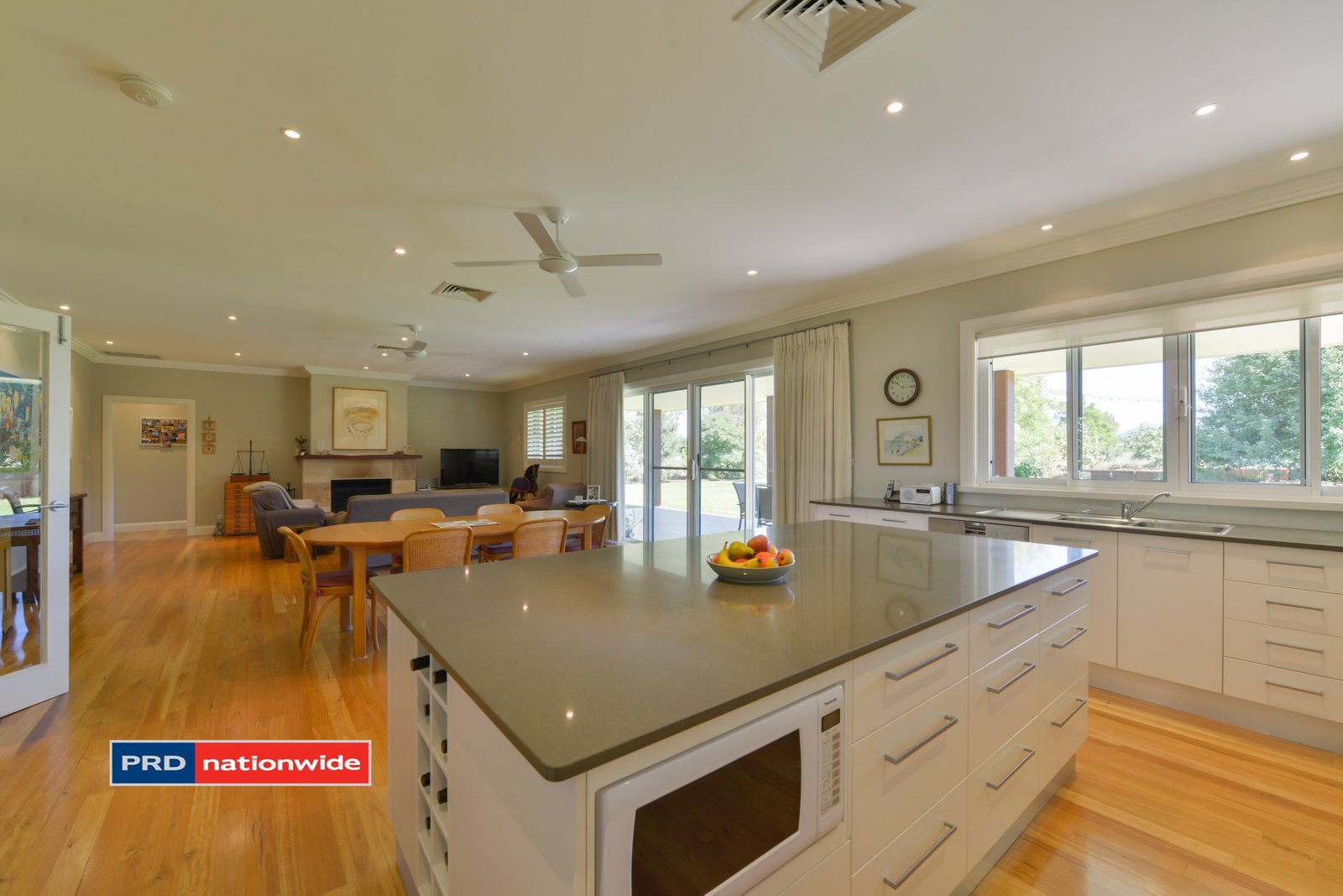 10 Barrington Drive TAMWORTH 15