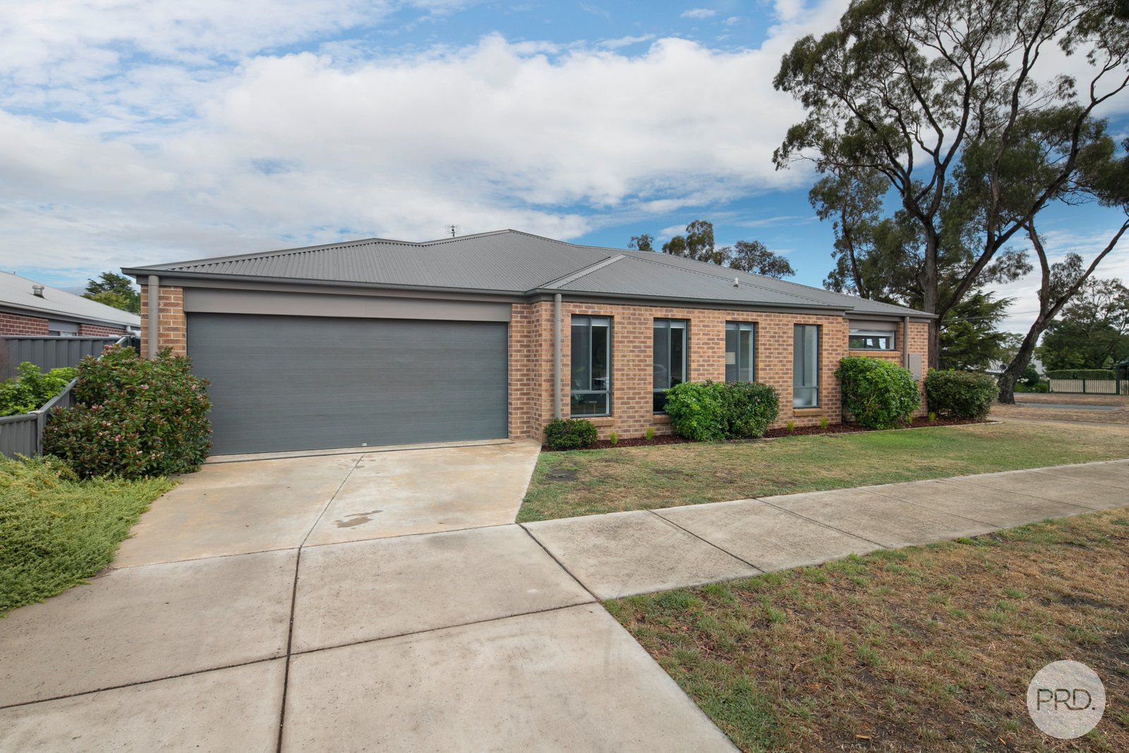 10 Bennett Street CANADIAN 2