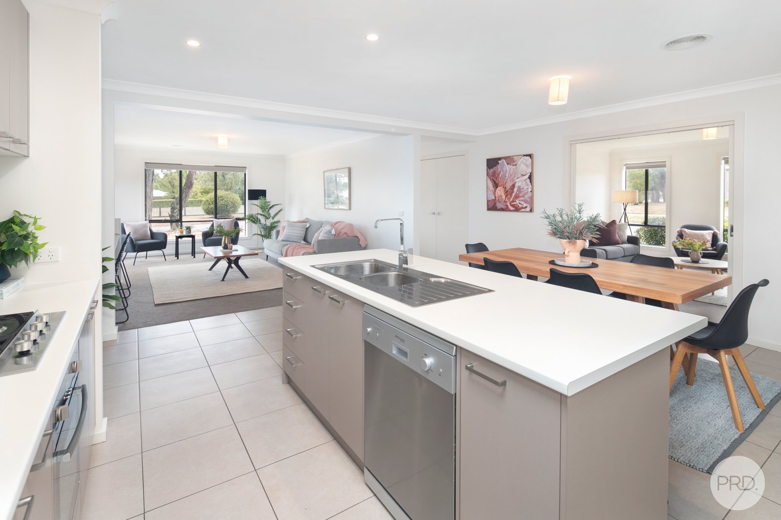 10 Bennett Street CANADIAN 9