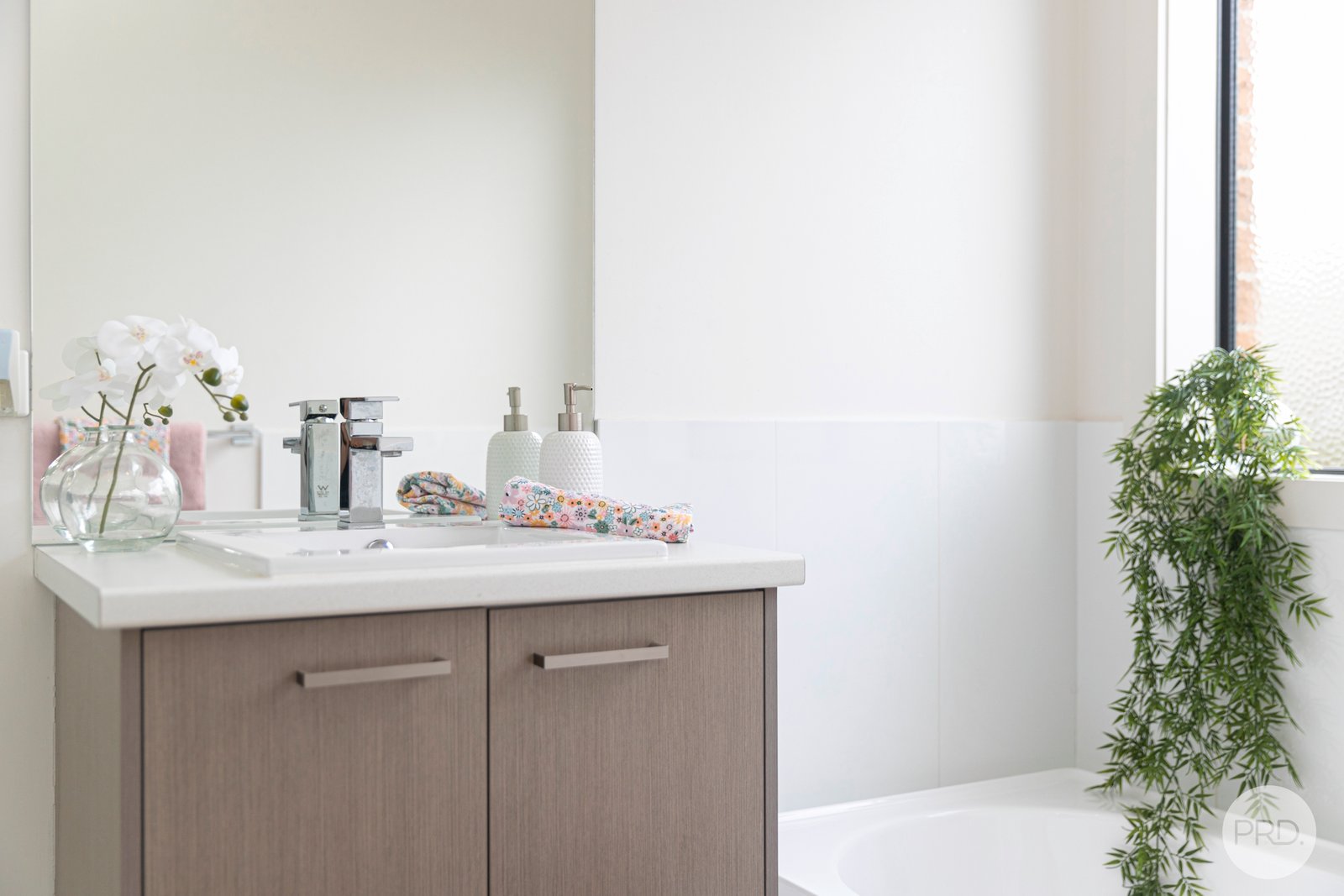 10 Bennett Street CANADIAN 15