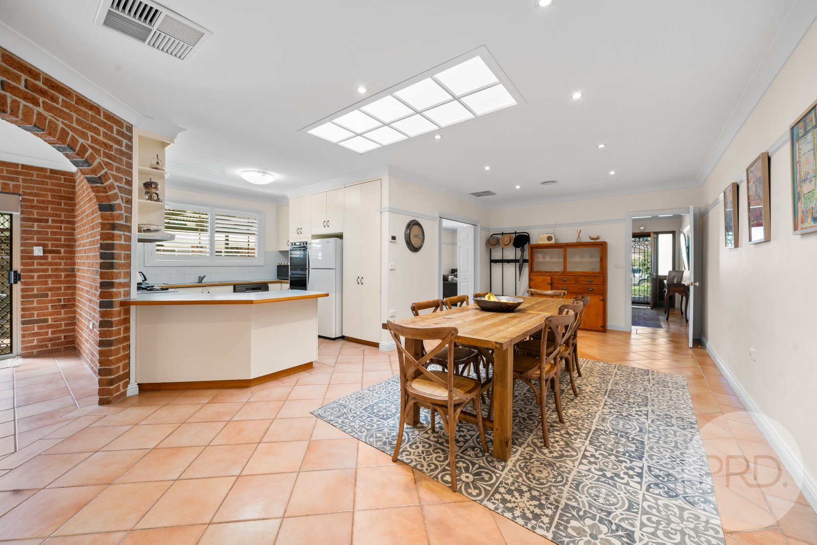 10 Bocquet Street LAKE ALBERT 9