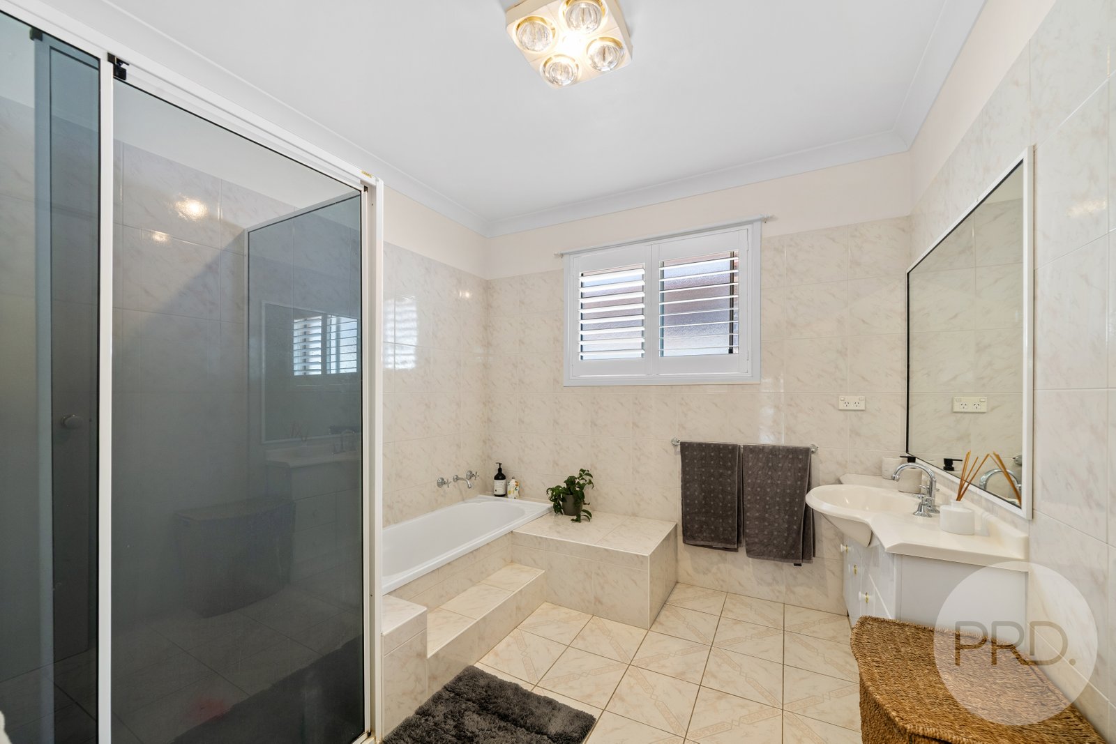 10 Bocquet Street LAKE ALBERT 17