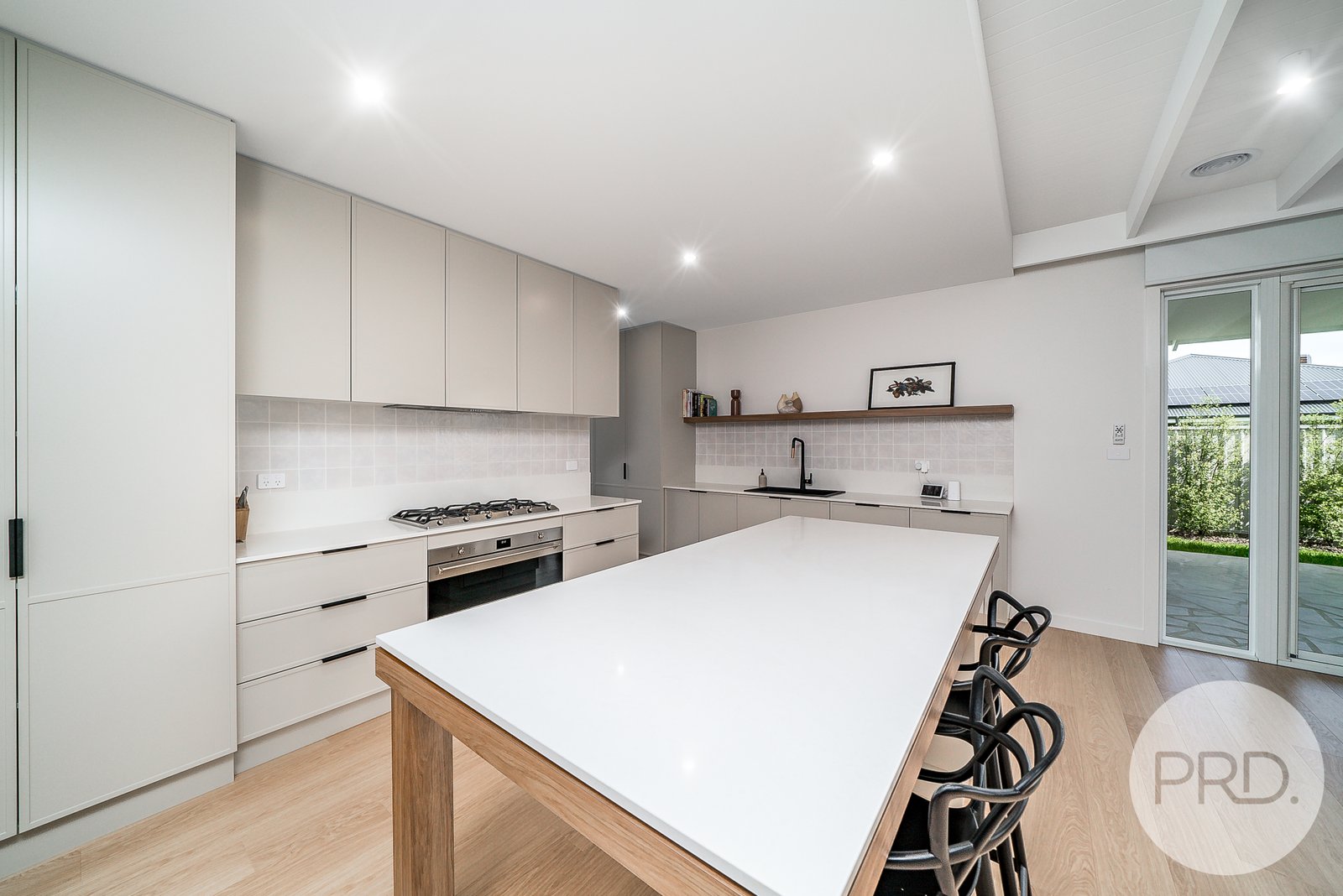 10 Bondi Crescent GOBBAGOMBALIN 8