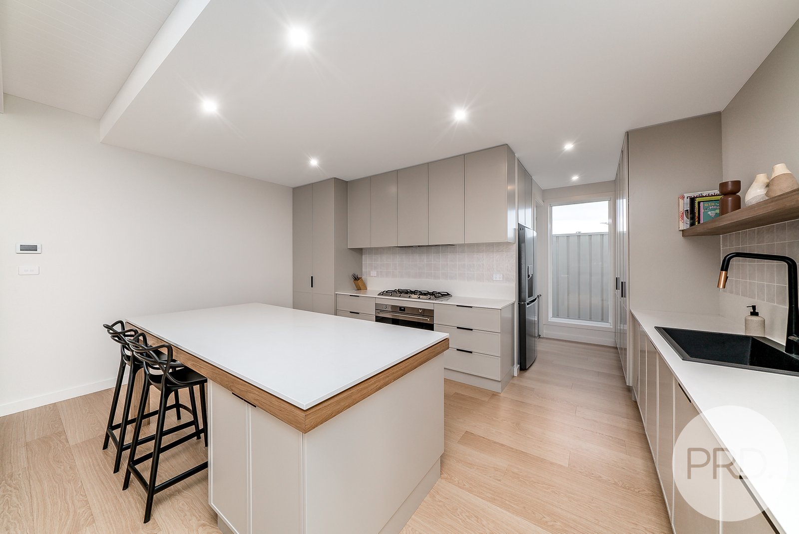 10 Bondi Crescent GOBBAGOMBALIN 9