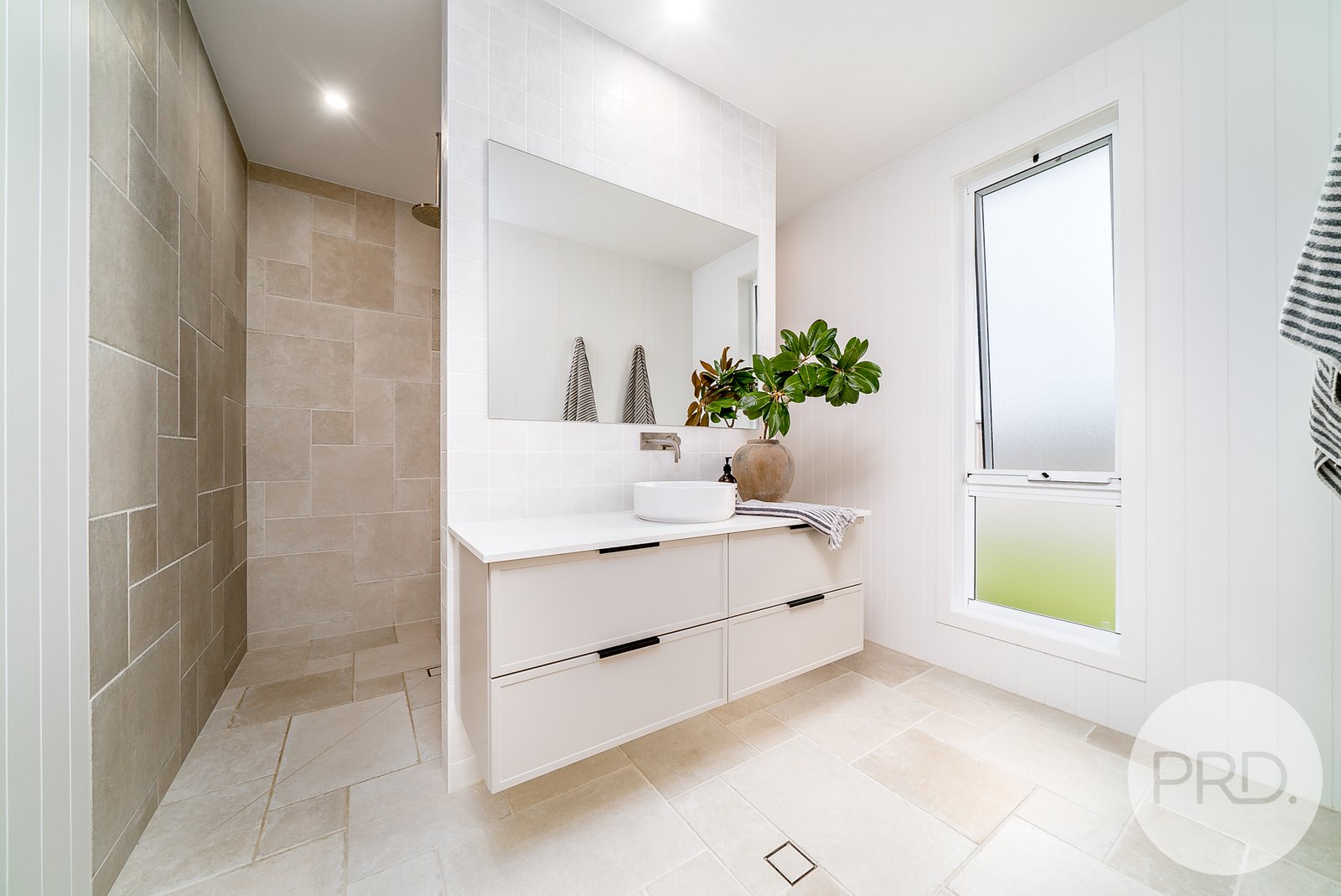 10 Bondi Crescent GOBBAGOMBALIN 14