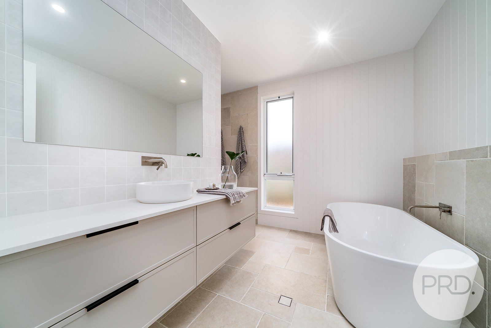 10 Bondi Crescent GOBBAGOMBALIN 17