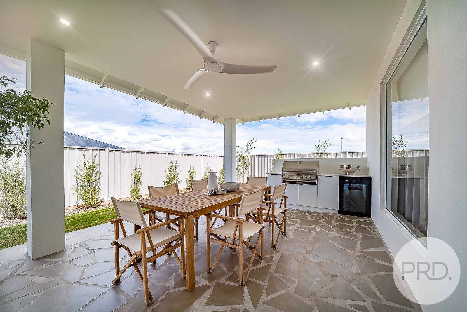 10 Bondi Crescent GOBBAGOMBALIN 18