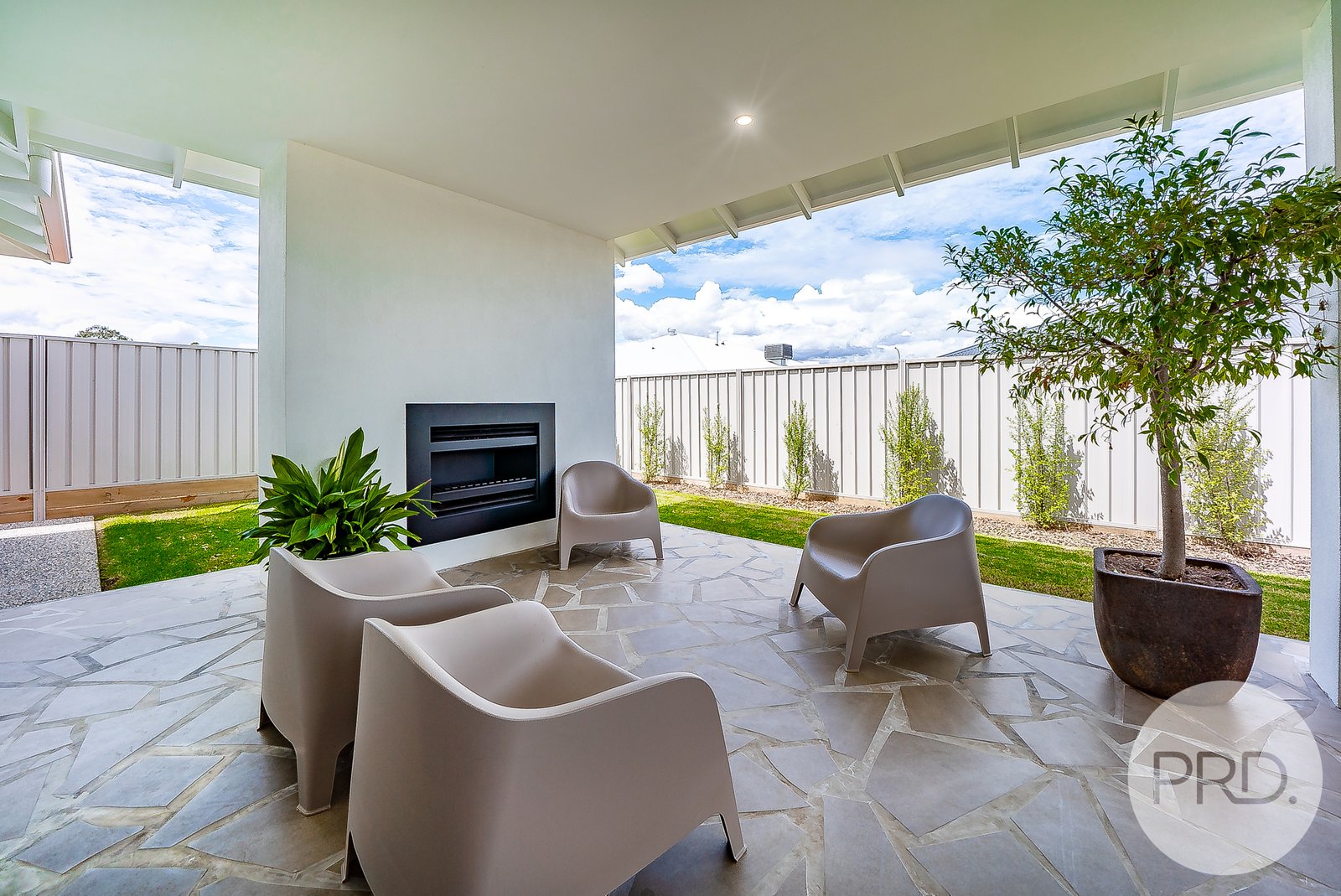 10 Bondi Crescent GOBBAGOMBALIN 19