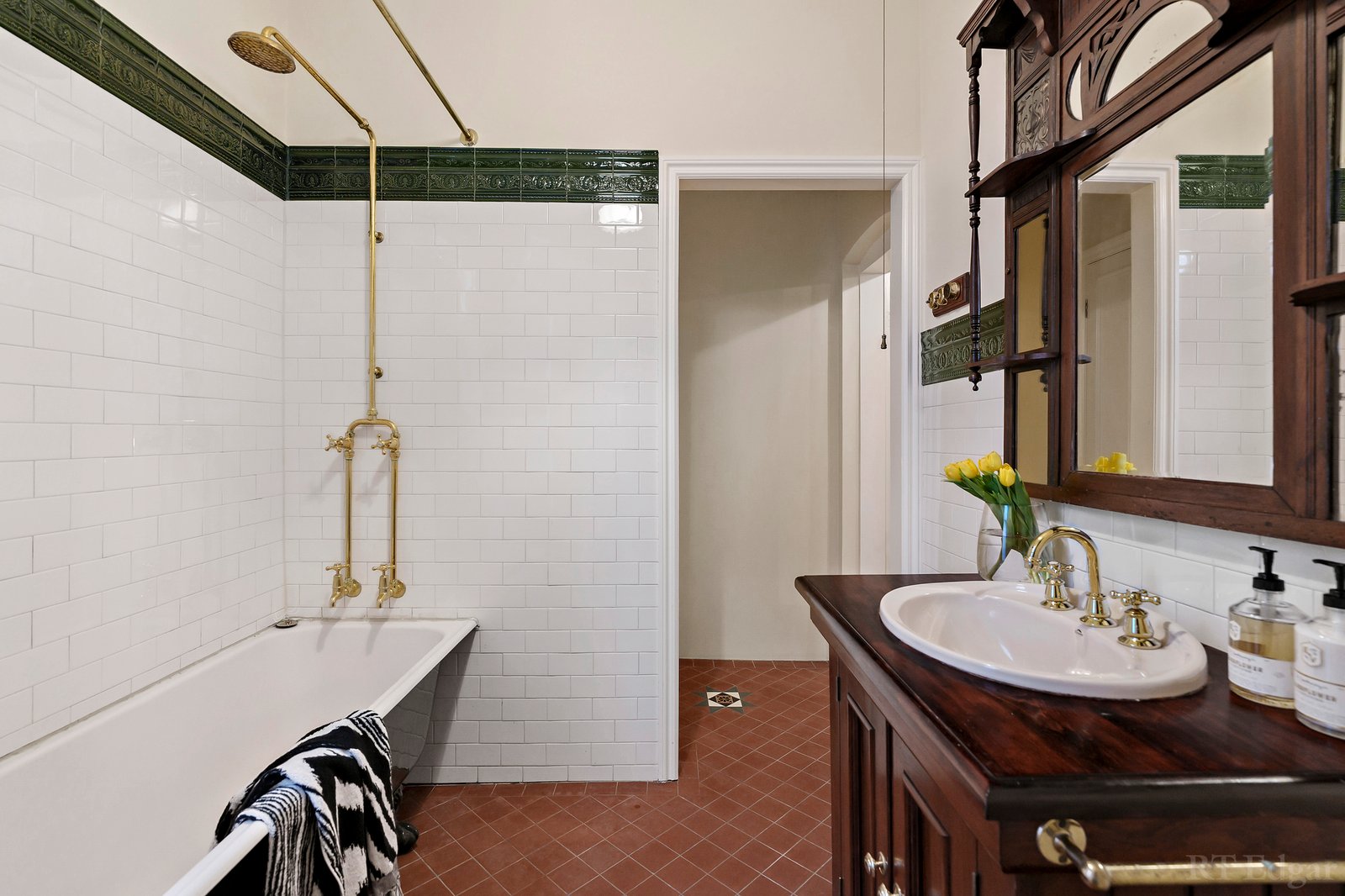 Real Estate and Property in 10 Bow Crescent, Camberwell, VIC