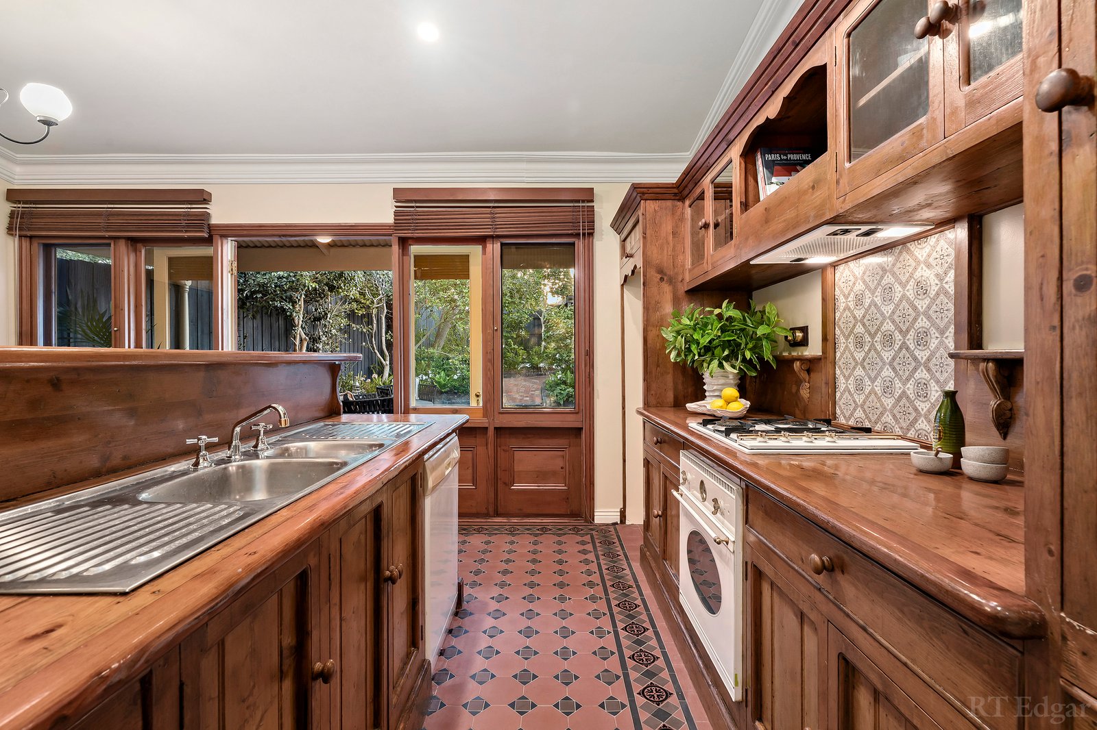 Real Estate and Property in 10 Bow Crescent, Camberwell, VIC