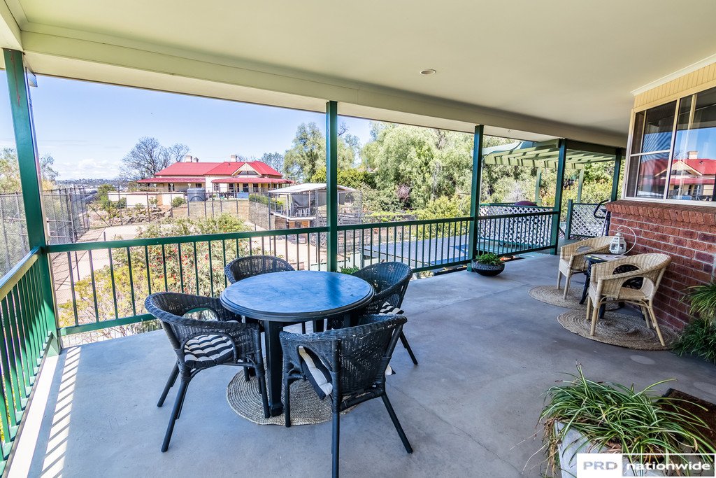 10 Bradley Place TAMWORTH 2