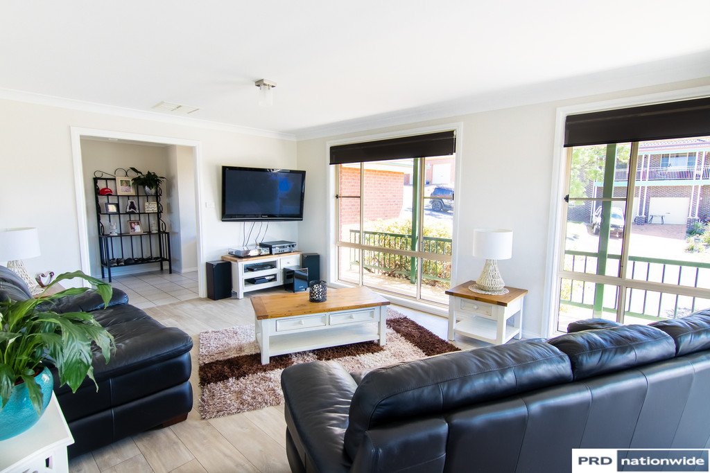 10 Bradley Place TAMWORTH 3