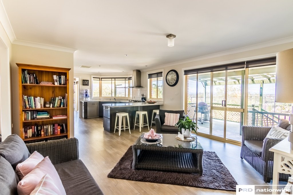 10 Bradley Place TAMWORTH 5