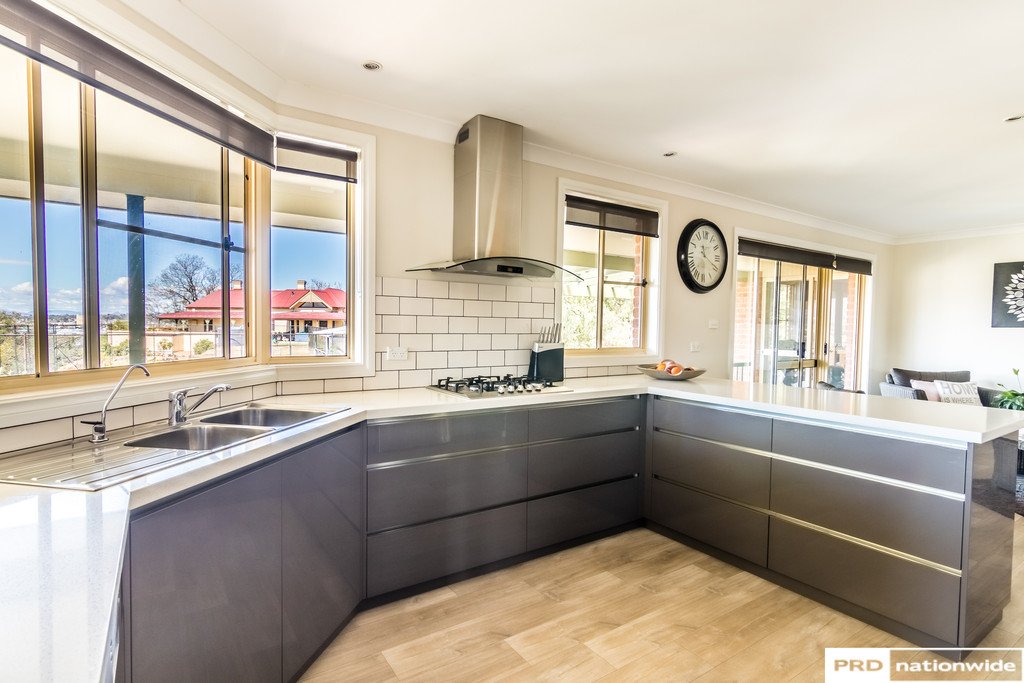 10 Bradley Place TAMWORTH 6