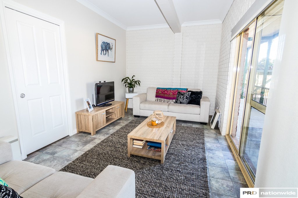 10 Bradley Place TAMWORTH 8