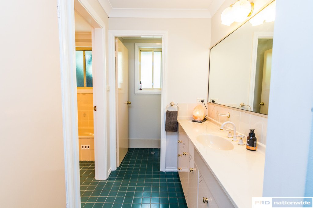 10 Bradley Place TAMWORTH 11