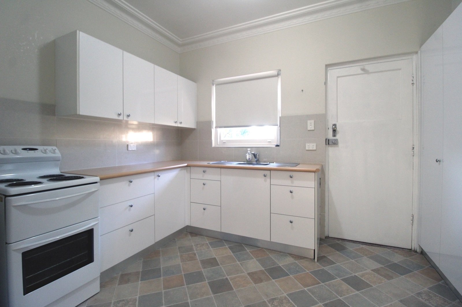 10 Bristol Road HURSTVILLE 3