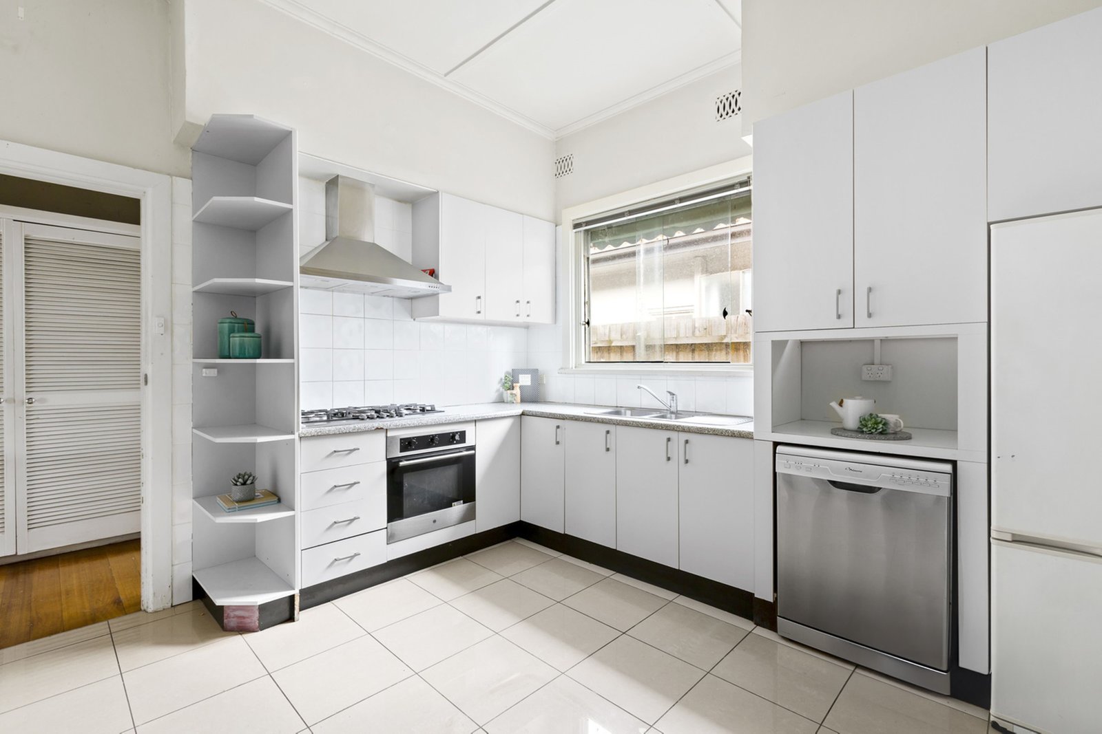 Real Estate and Property in 10 Brooklyn Avenue, Caulfield South, VIC